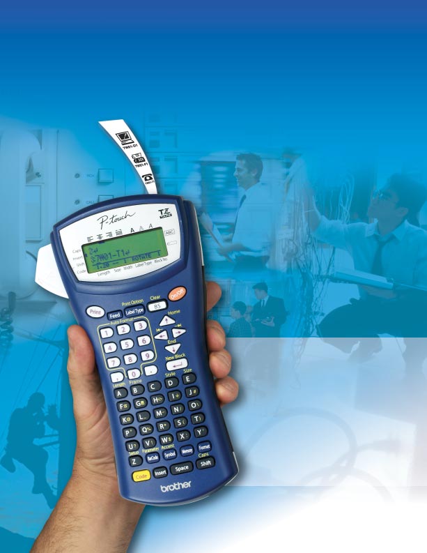 Étiqueteuse portative professionnelle Brother P-touch PT-1400 avec clavier intégré et étiquette sur ruban, présentée dans la brochure du fabricant